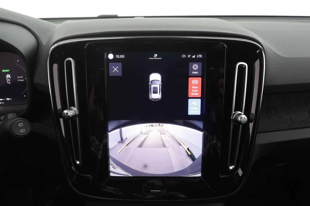 VOLVO XC40 2023