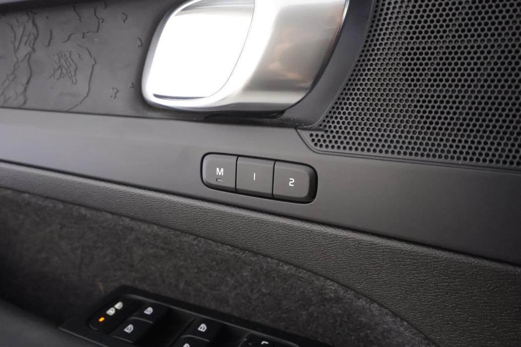 VOLVO XC40 2023