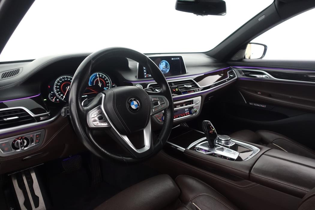 BMW 740 2017