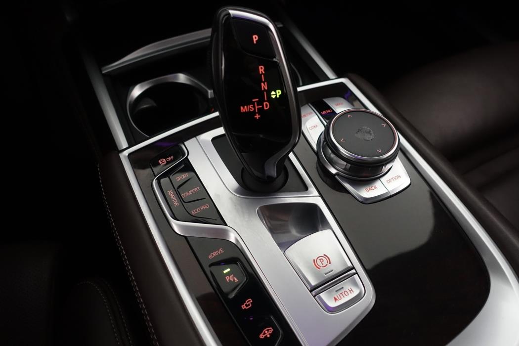 BMW 740 2017