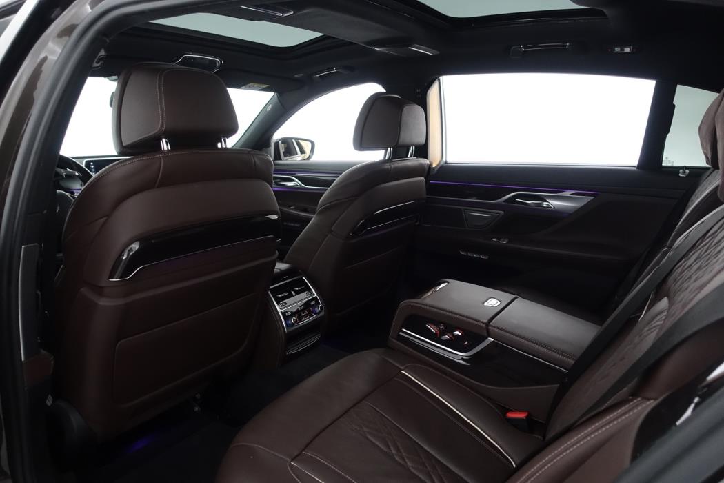 BMW 740 2017