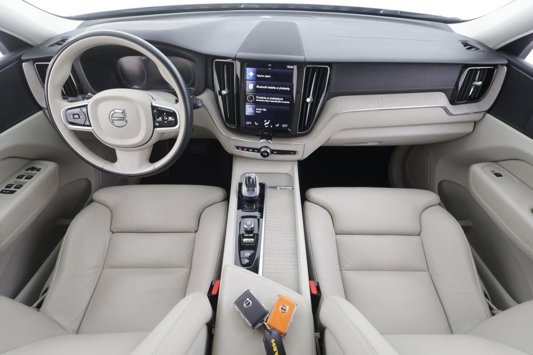 VOLVO XC60 2021
