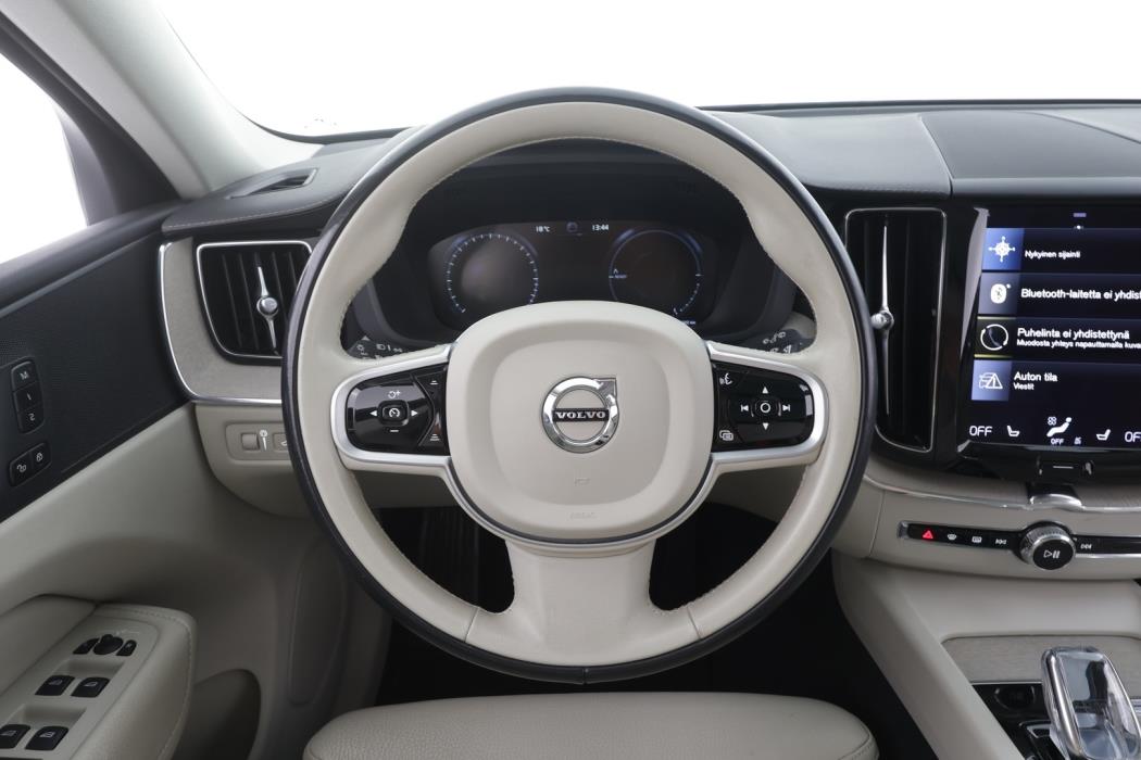 VOLVO XC60 2021