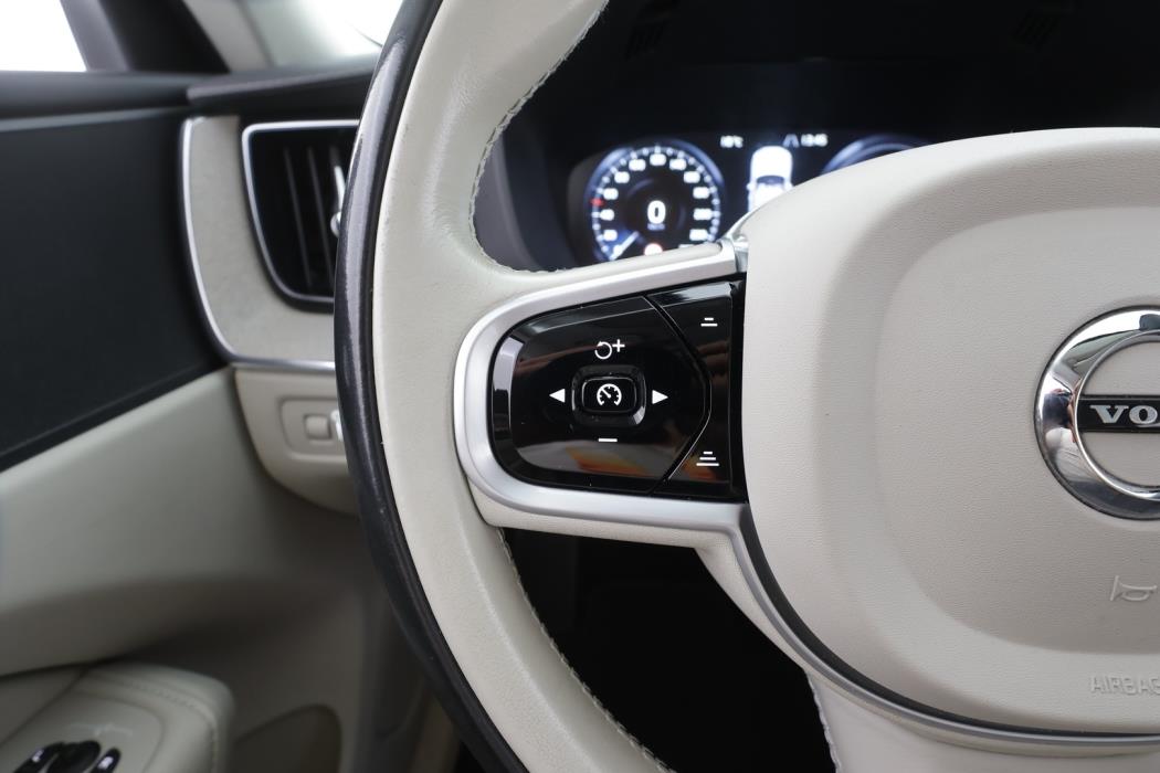 VOLVO XC60 2021