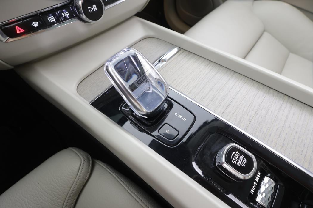 VOLVO XC60 2021