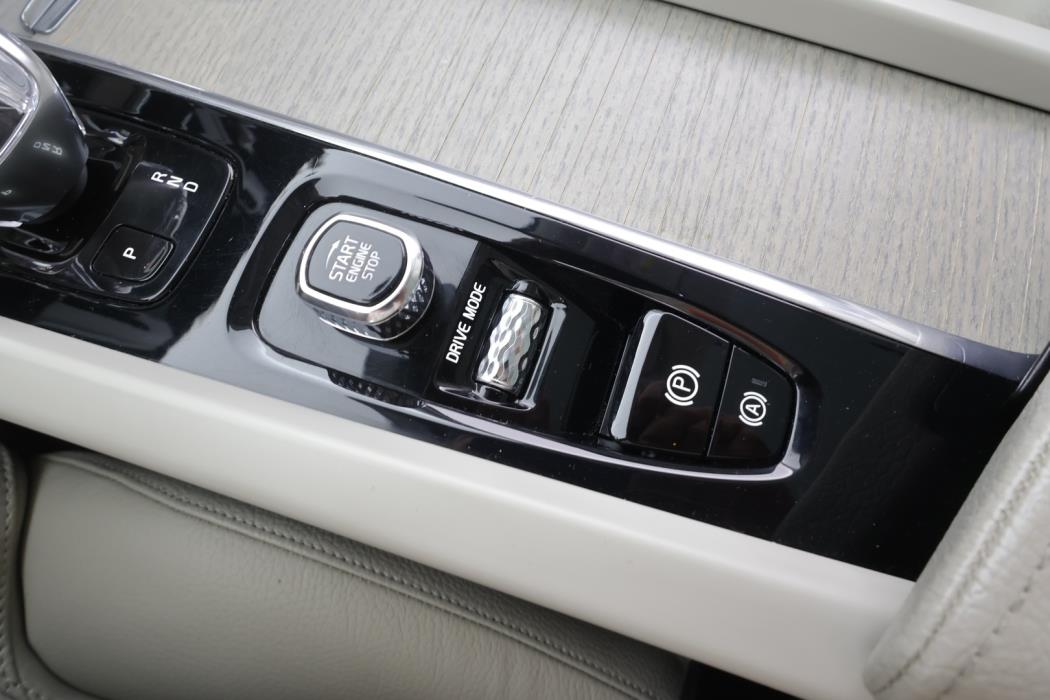 VOLVO XC60 2021