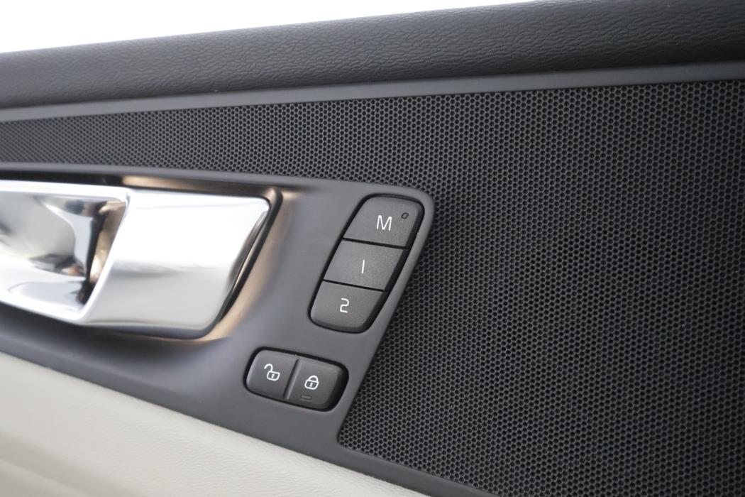 VOLVO XC60 2021