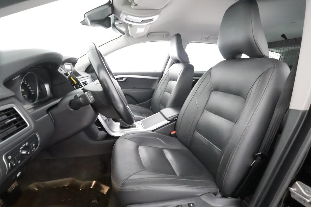 VOLVO V70 2015