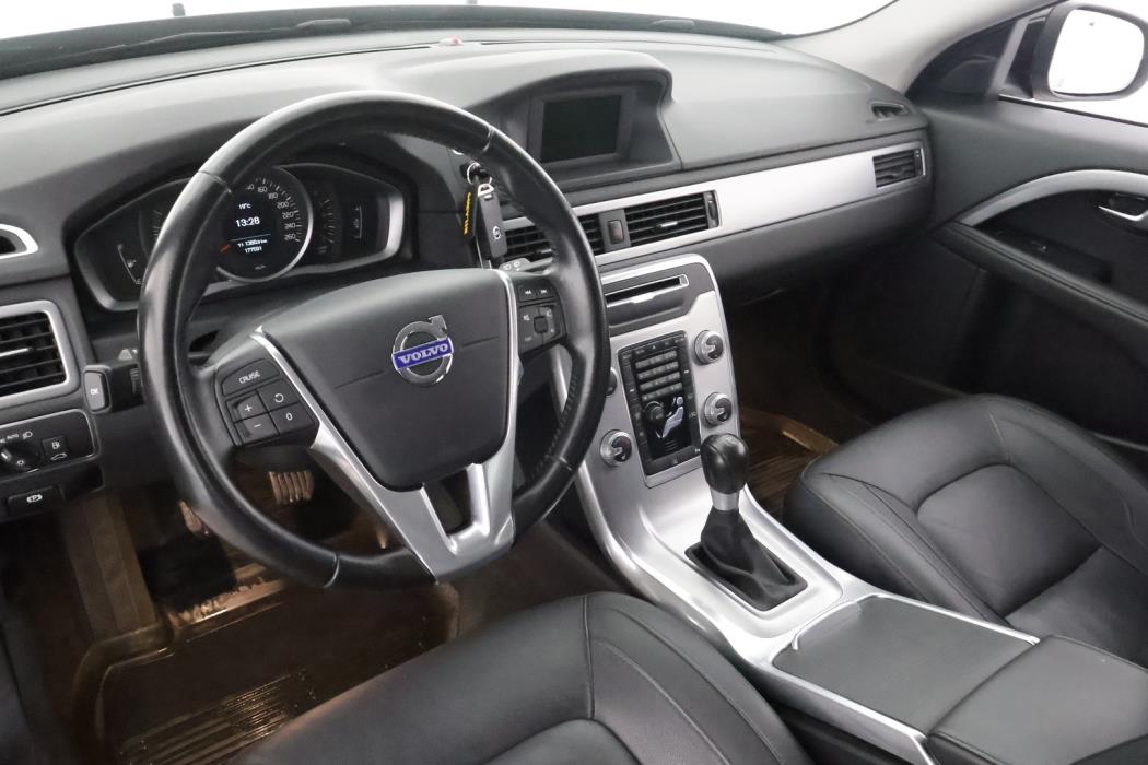 VOLVO V70 2015