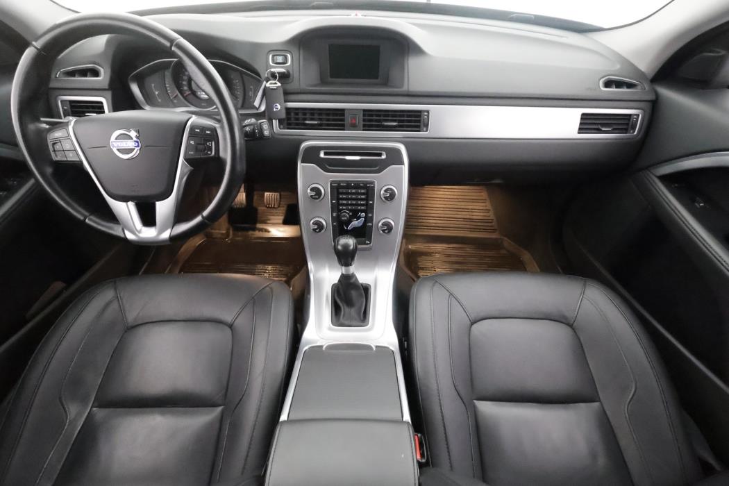 VOLVO V70 2015