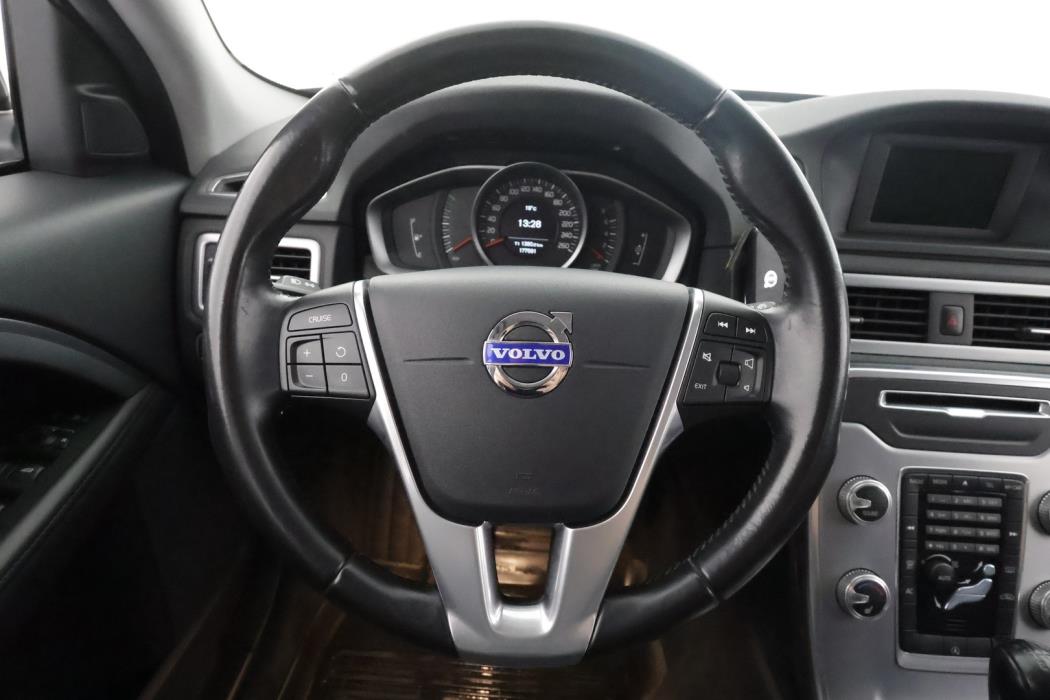 VOLVO V70 2015