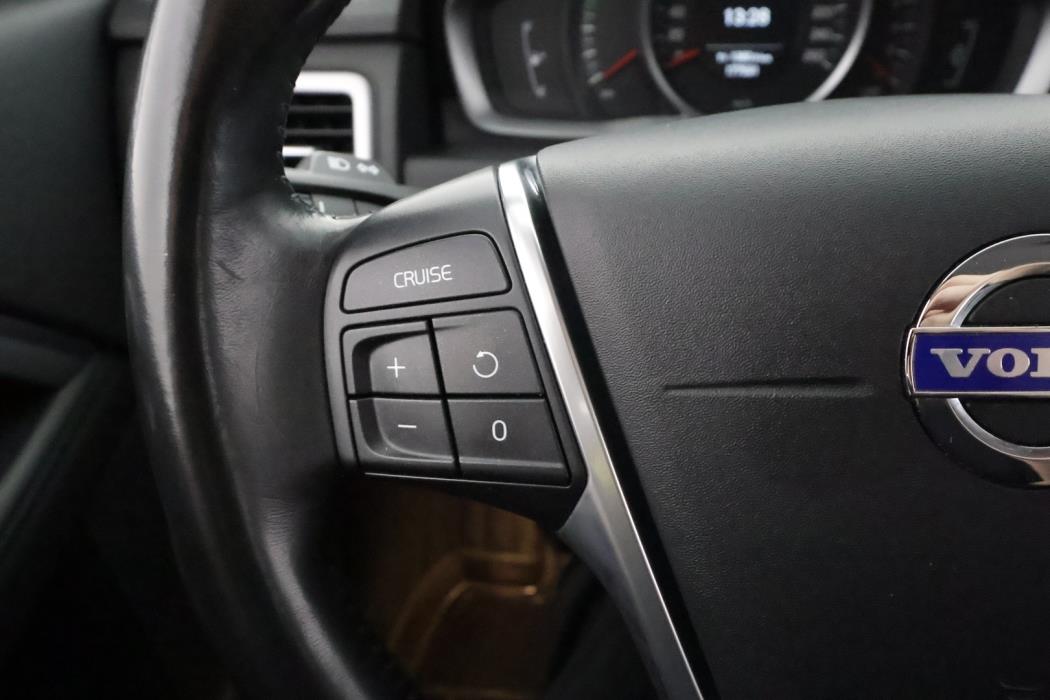 VOLVO V70 2015