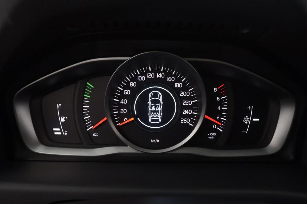VOLVO V70 2015