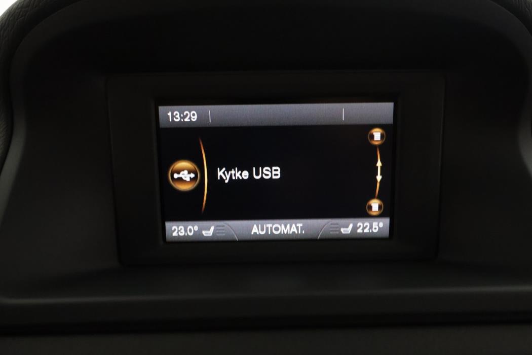 VOLVO V70 2015