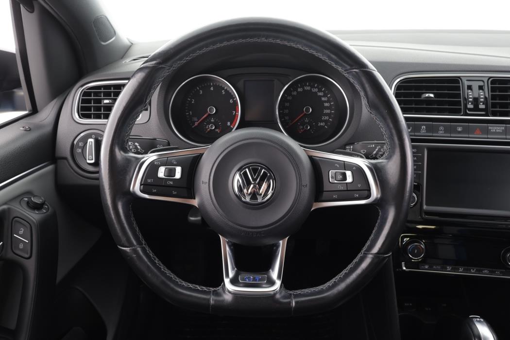 VOLKSWAGEN Polo 2016