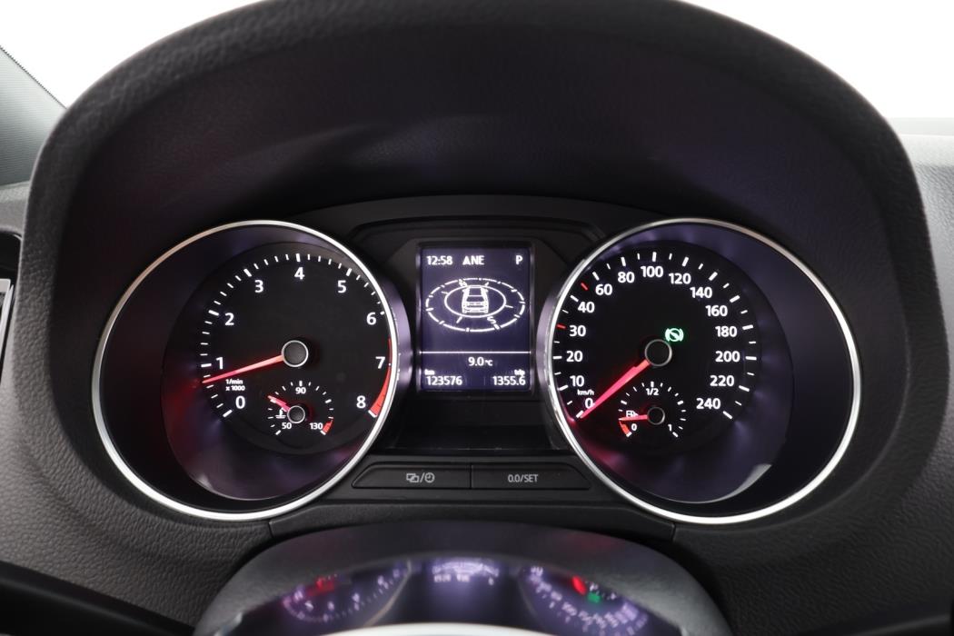 VOLKSWAGEN Polo 2016