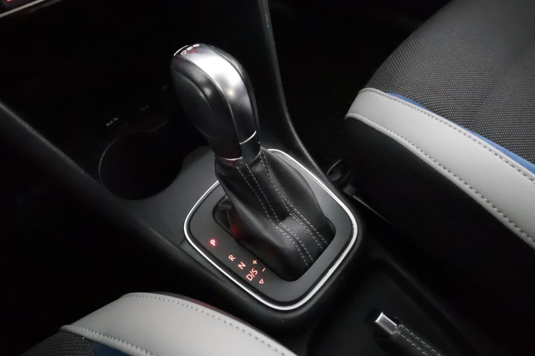 VOLKSWAGEN Polo 2016