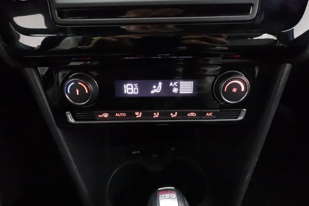 VOLKSWAGEN Polo 2016