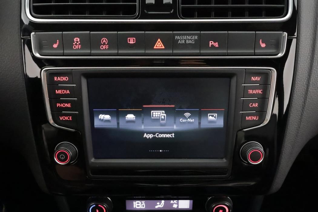 VOLKSWAGEN Polo 2016