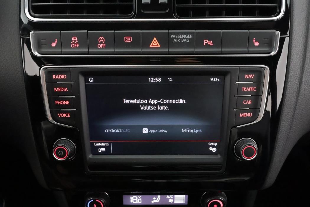 VOLKSWAGEN Polo 2016