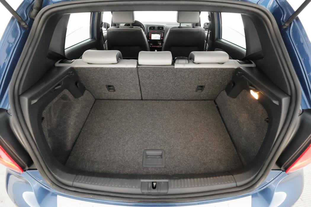 VOLKSWAGEN Polo 2016