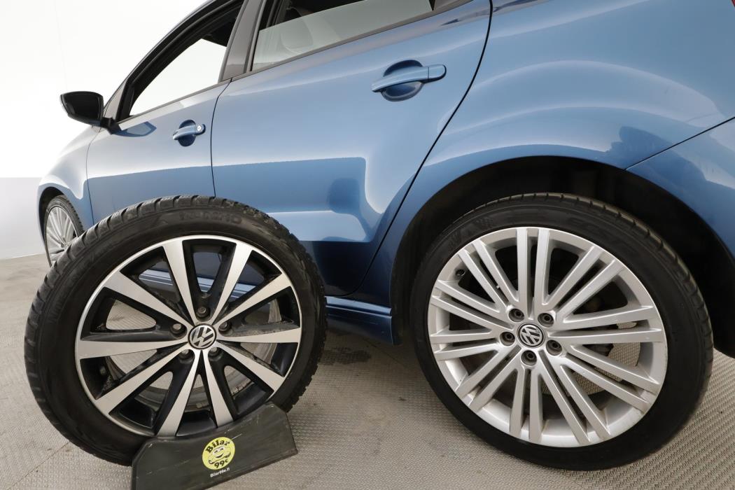 VOLKSWAGEN Polo 2016