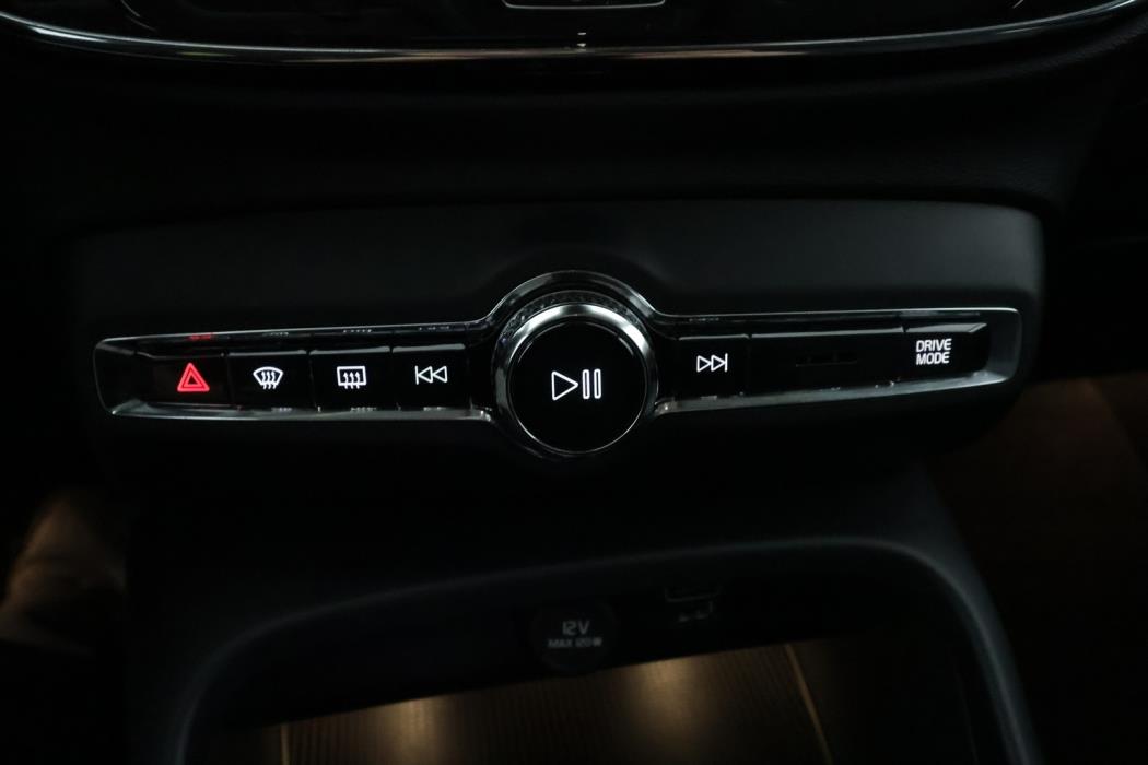 VOLVO XC40 2021