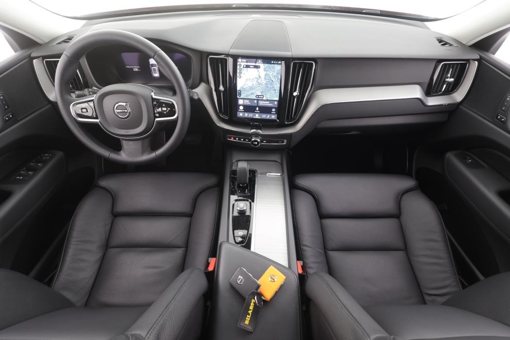 VOLVO XC60 2023