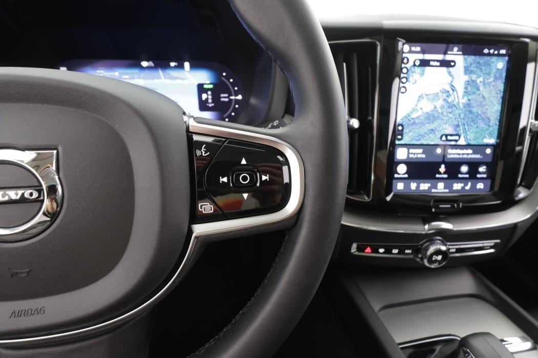 VOLVO XC60 2023