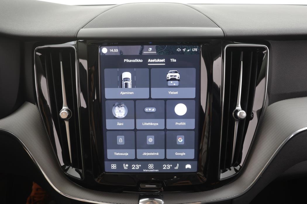 VOLVO XC60 2023