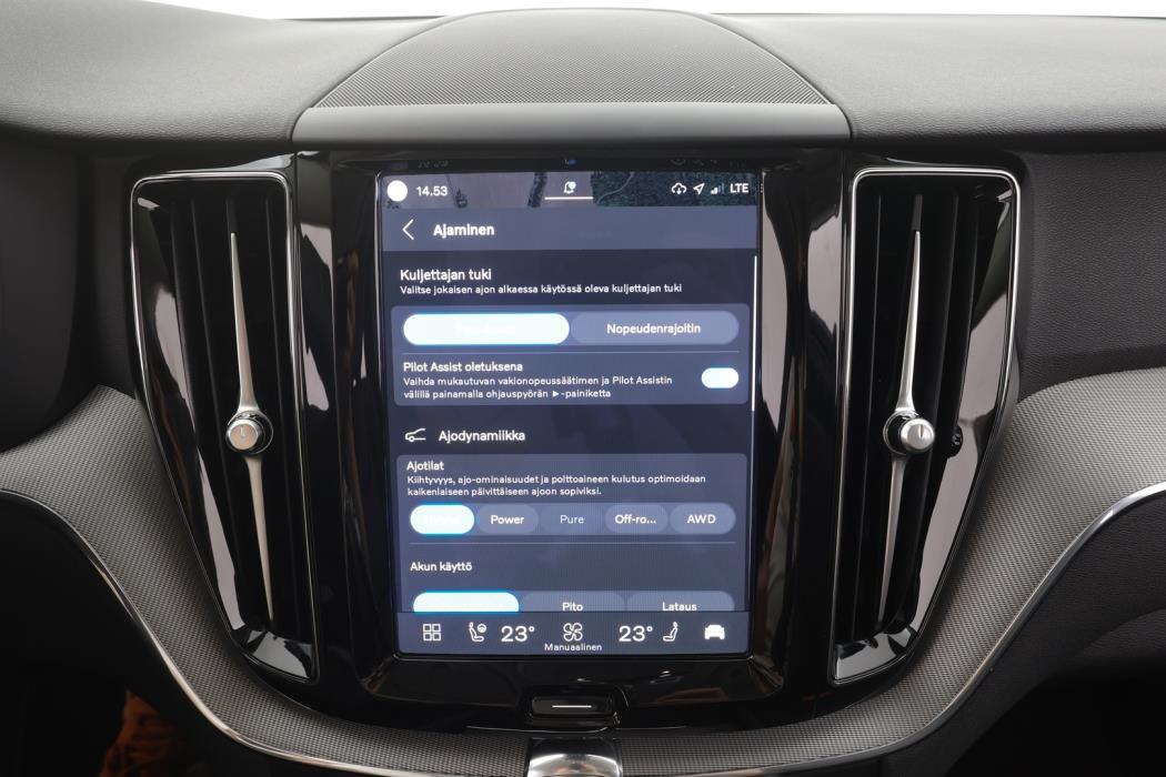 VOLVO XC60 2023