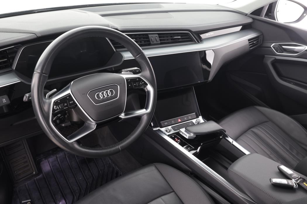 AUDI e-tron 2022