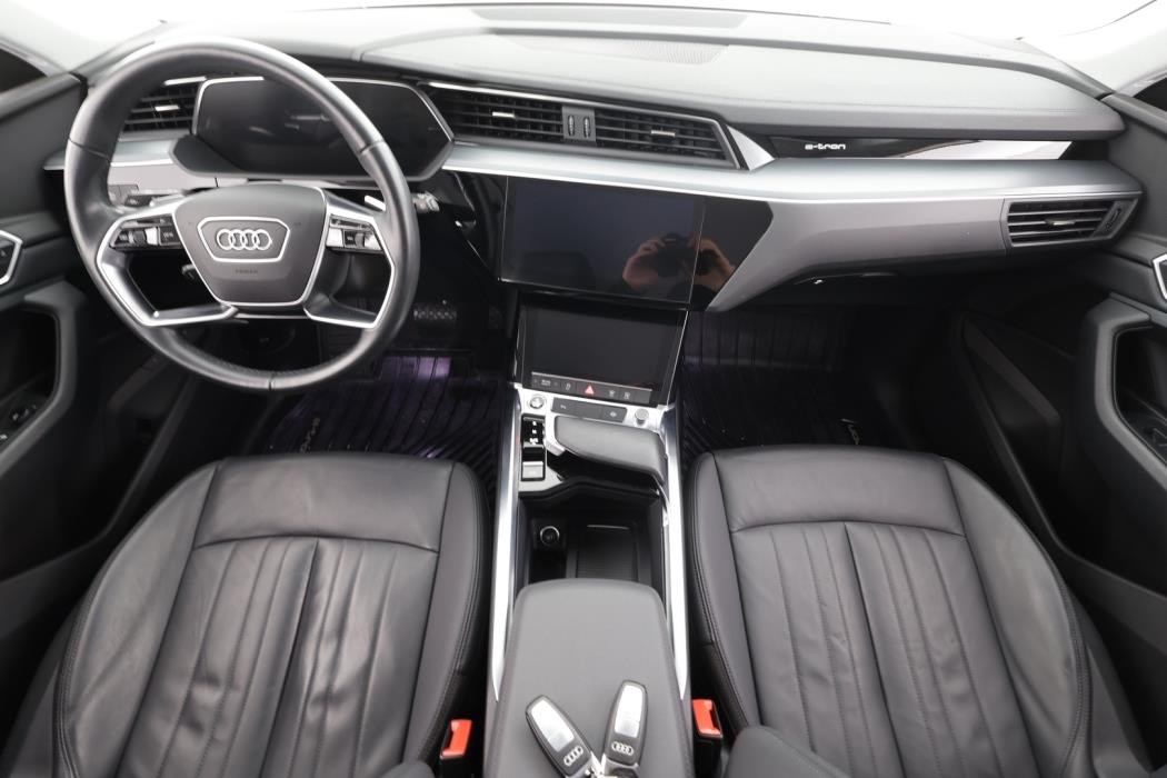 AUDI e-tron 2022