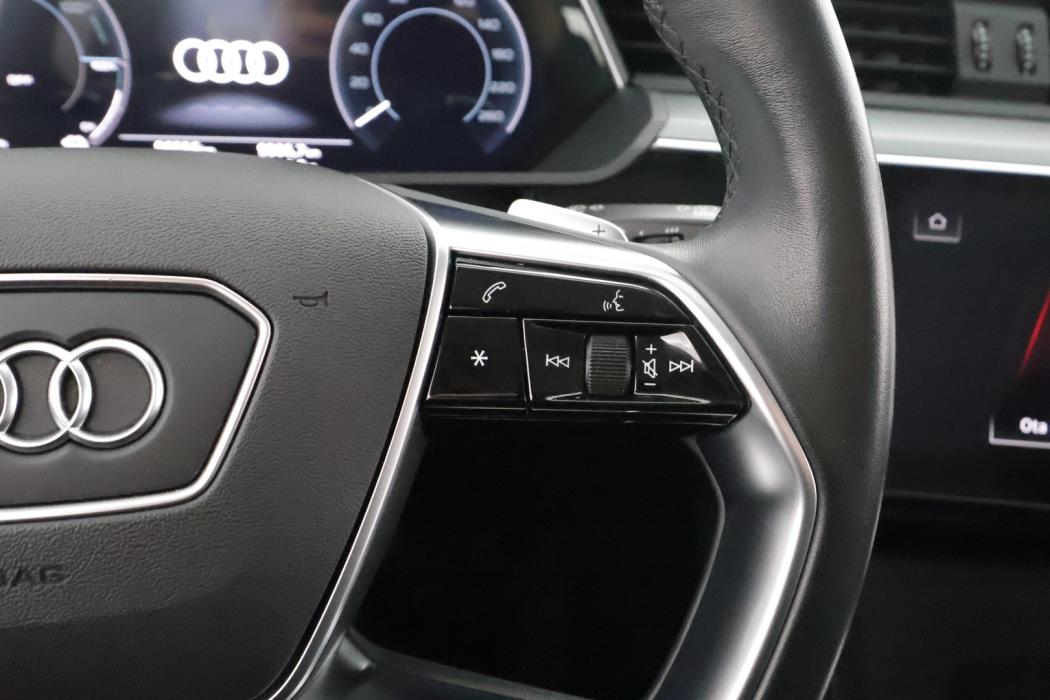 AUDI e-tron 2022