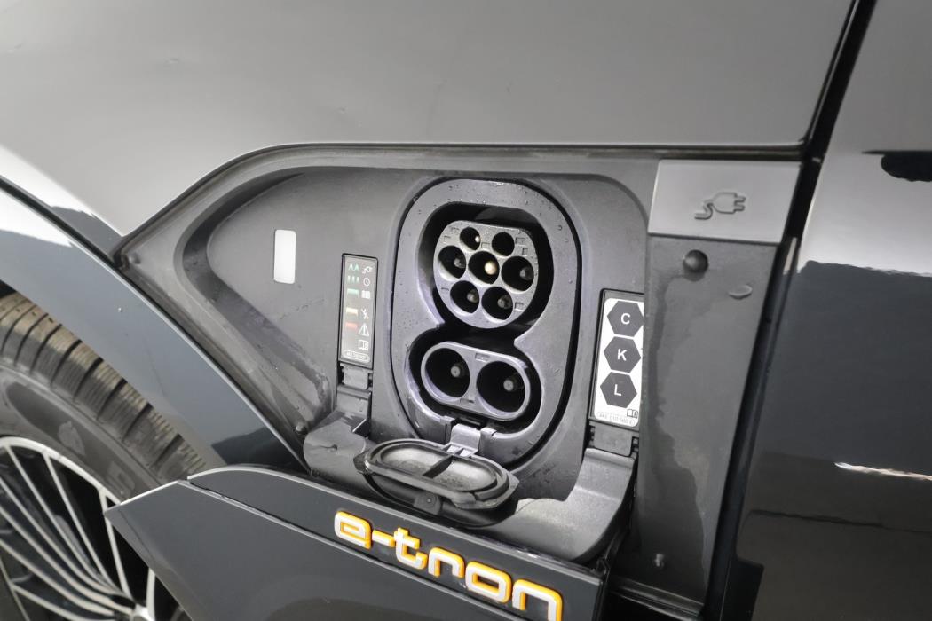 AUDI e-tron 2022