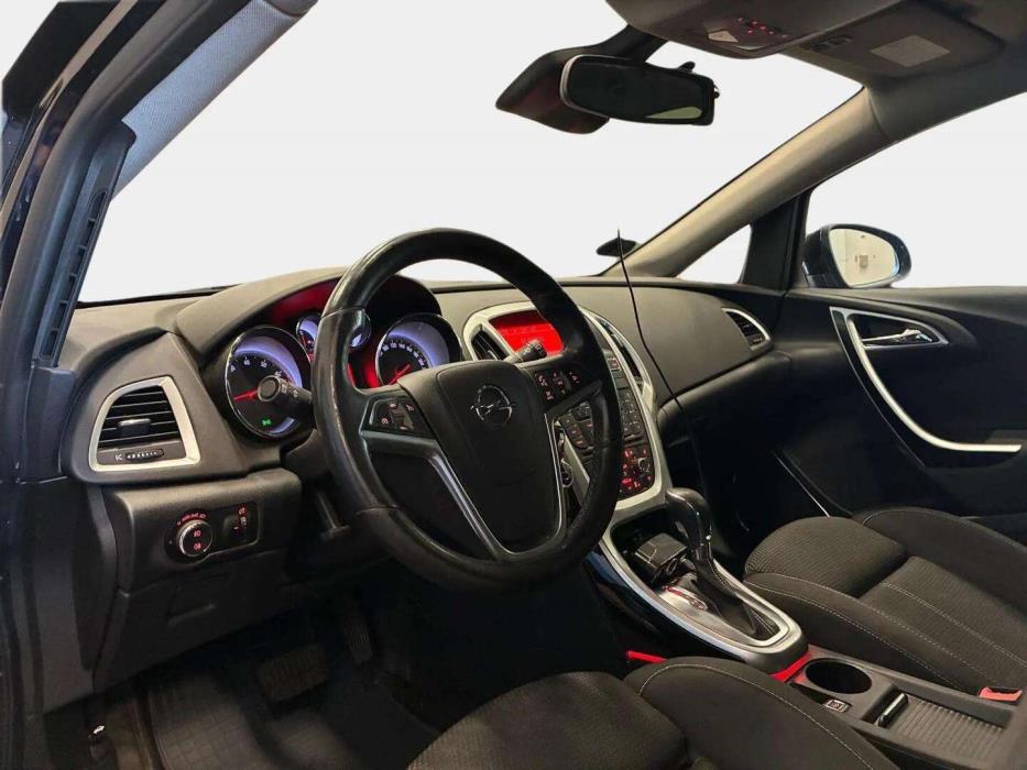 OPEL Astra 2011
