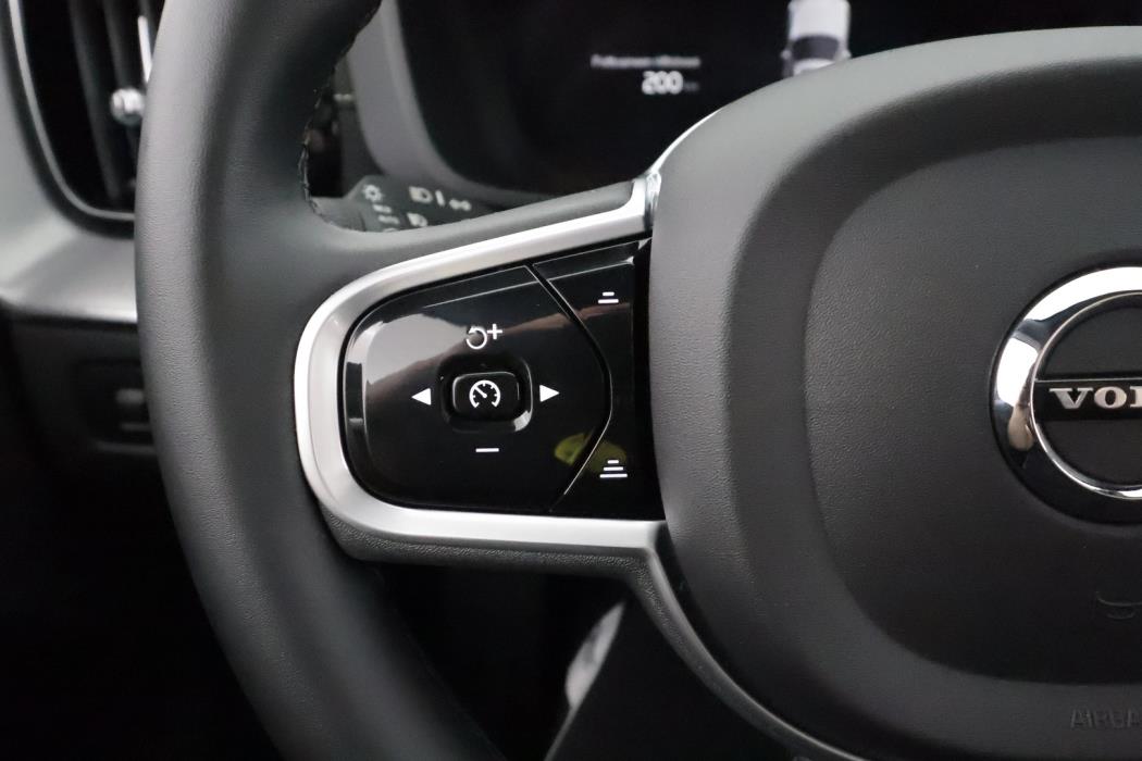 VOLVO XC60 2022