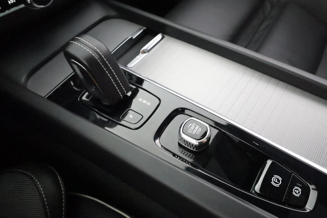 VOLVO XC60 2022