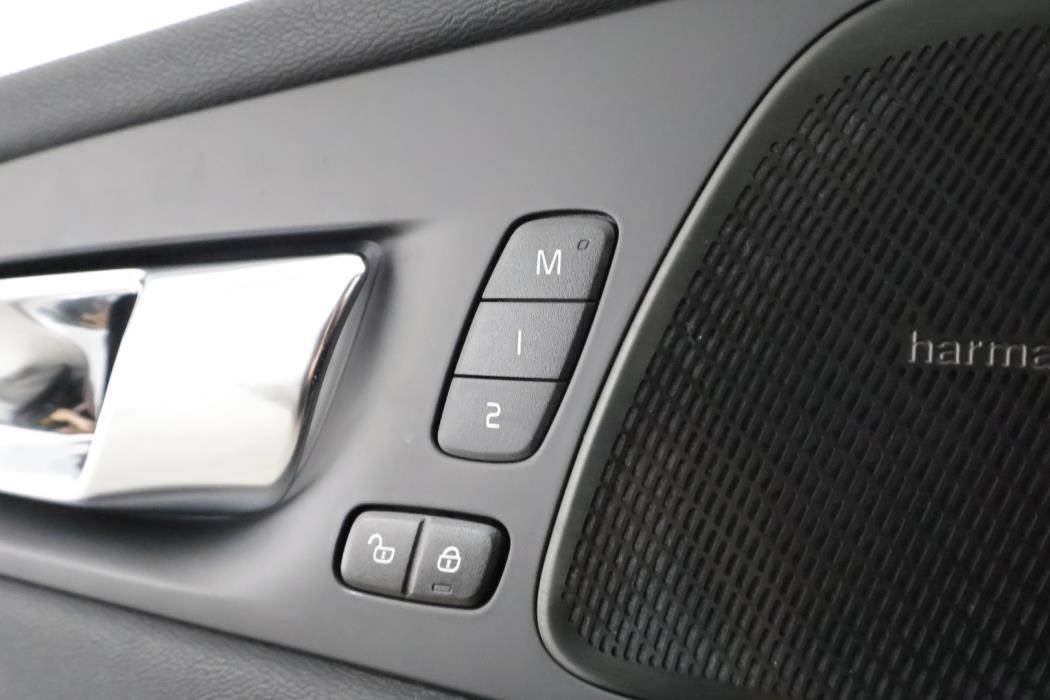 VOLVO XC60 2022