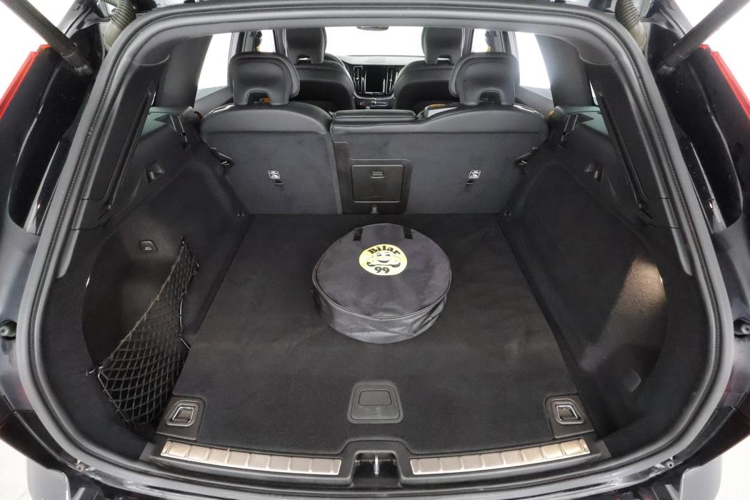 VOLVO XC60 2022