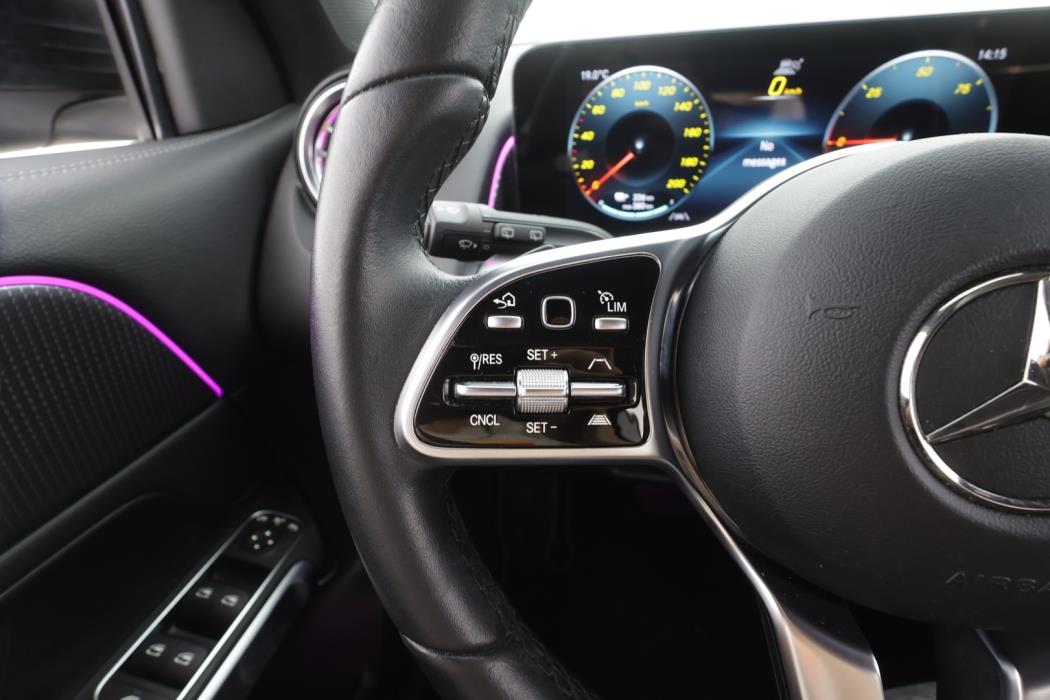 MERCEDES-BENZ EQB 2023