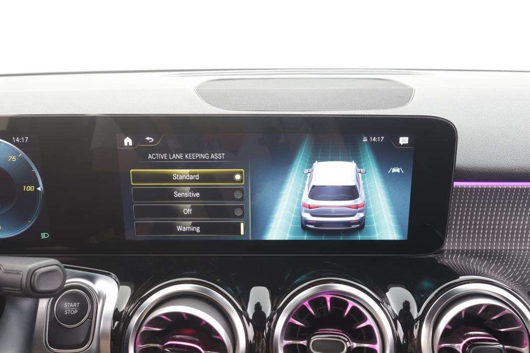 MERCEDES-BENZ EQB 2023