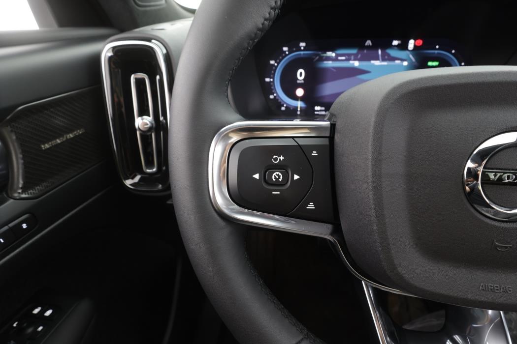 VOLVO C40 2023