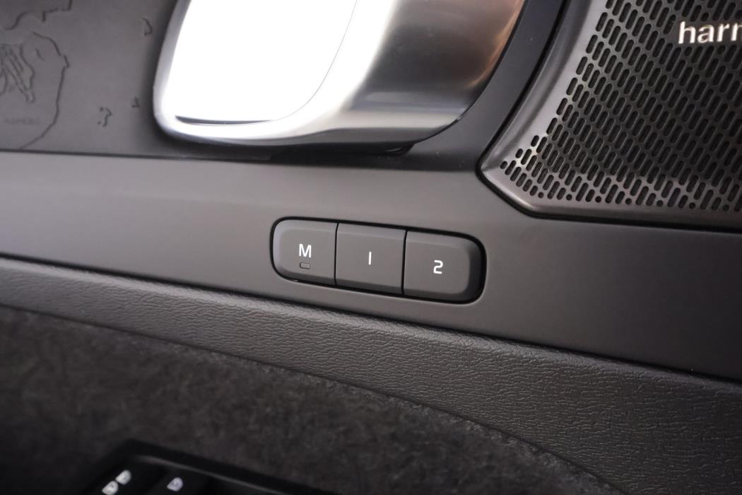 VOLVO C40 2023