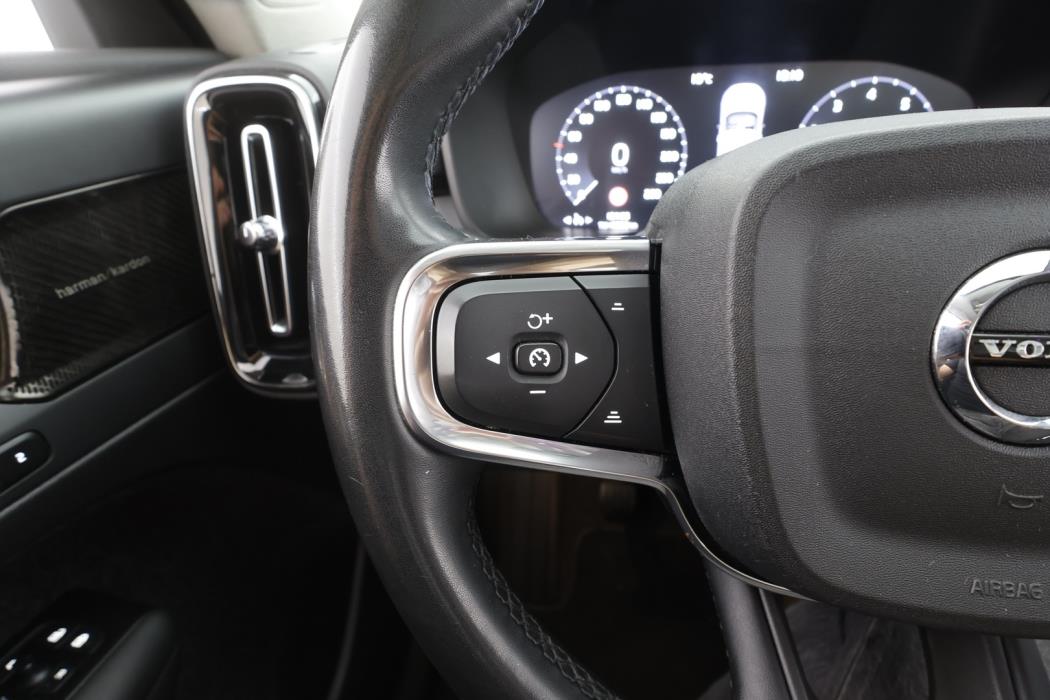 VOLVO XC40 2021