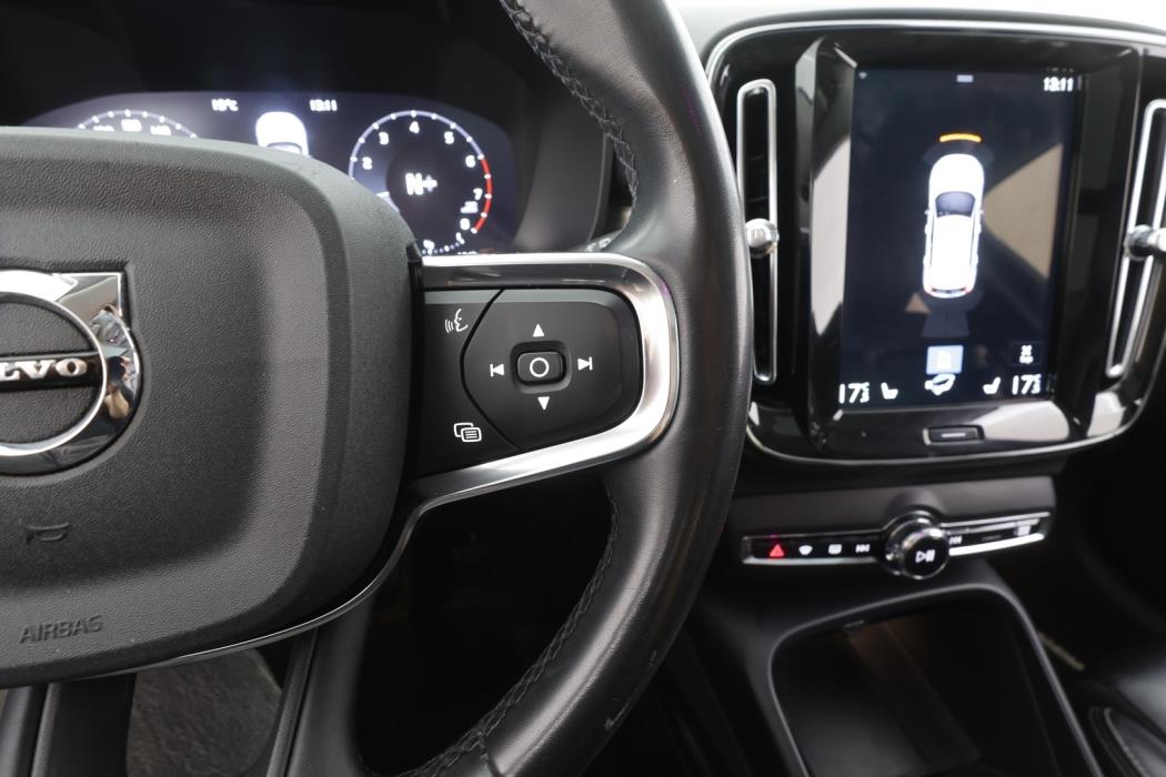 VOLVO XC40 2021