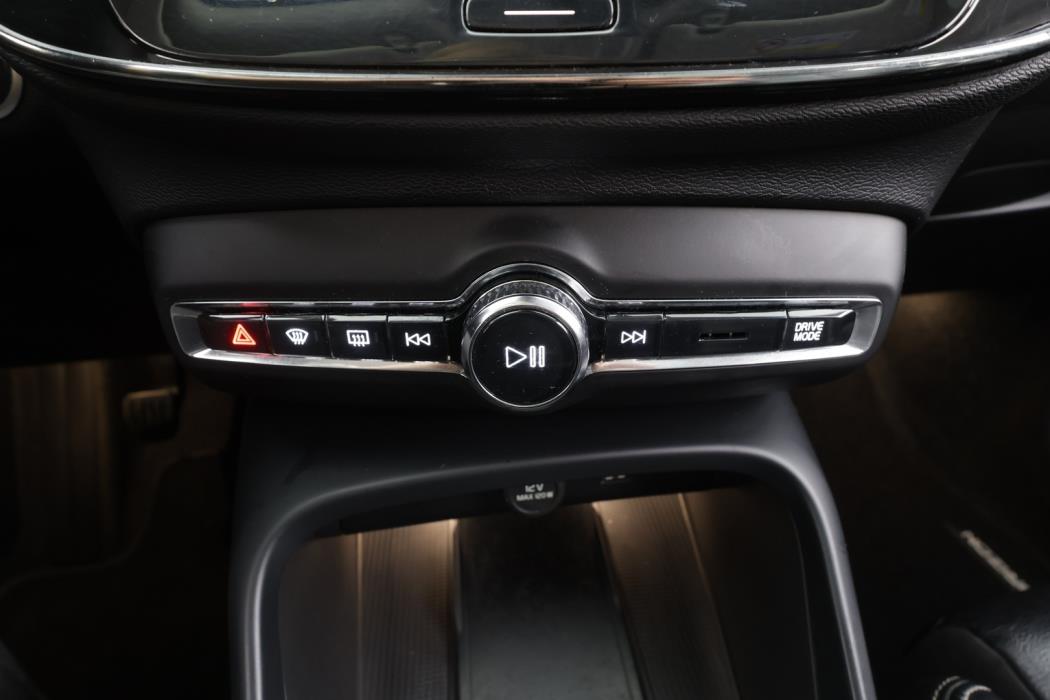 VOLVO XC40 2021