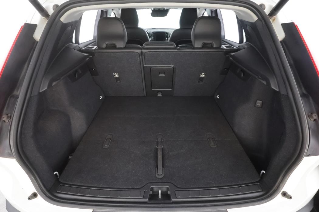 VOLVO XC40 2021