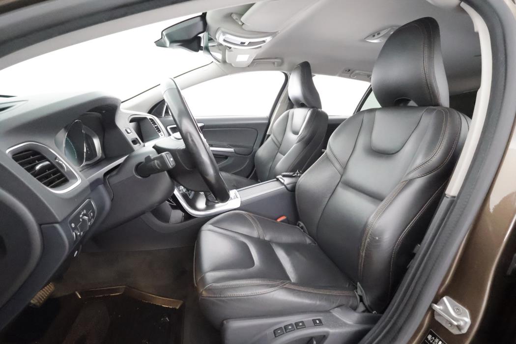 VOLVO V60 Cross Country 2016