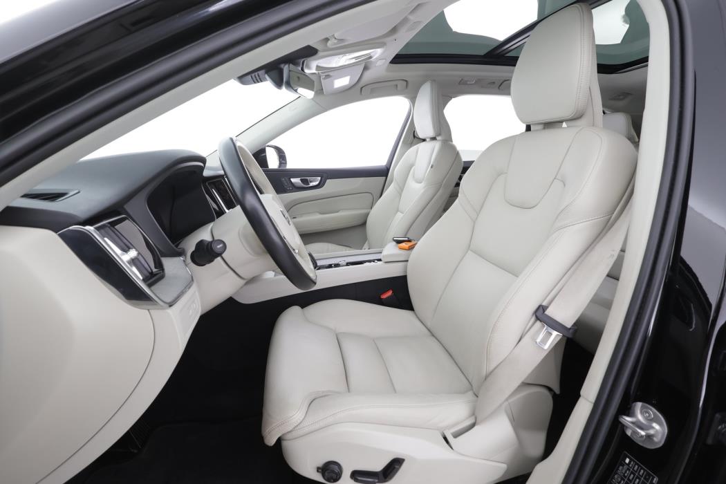VOLVO XC60 2023